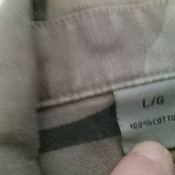 Military-style camouflage chic jacket with asymmetrical pockets and patches - Picture 8 of 9